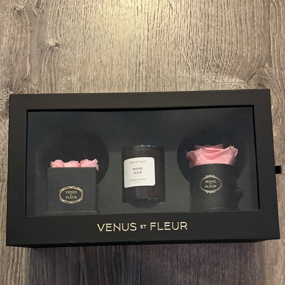 New unopened Venus et Fleur Pink Rose Candle Set with bag